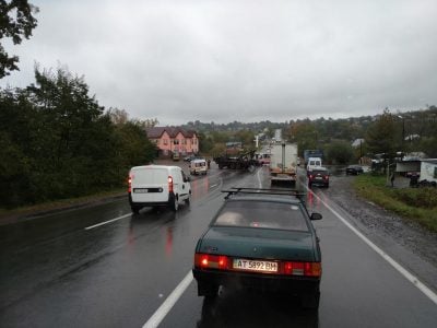 На Прикарпатье автобус протаранил в лесовоз На Прикарпатье автобус протаранил в лесовоз