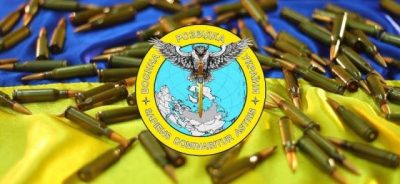 "Привет негодяям из России". Журналист показал новую награду украинской разведки