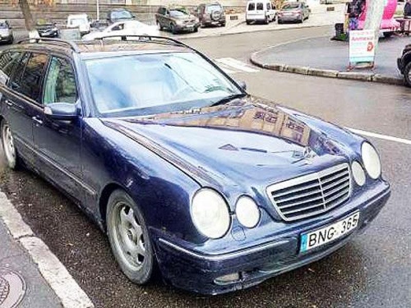 Львовские таможенники "крышевали" ввоз 10 тысяч нерастаможенных авто в Украину