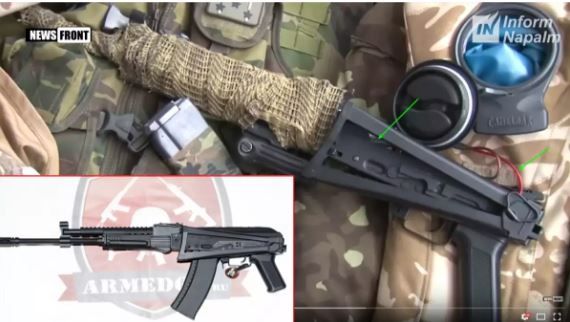 Страйкбольный автомат АК KTR (CYMA CM040J). Зелеными стрелками отмечены провода для подключения аккумулятора. В данной модели он находится под крышкой ствольной коробки