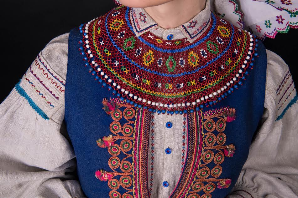 Роскошная фотосессия: украинские звезды снялись в украинских национальных костюмах