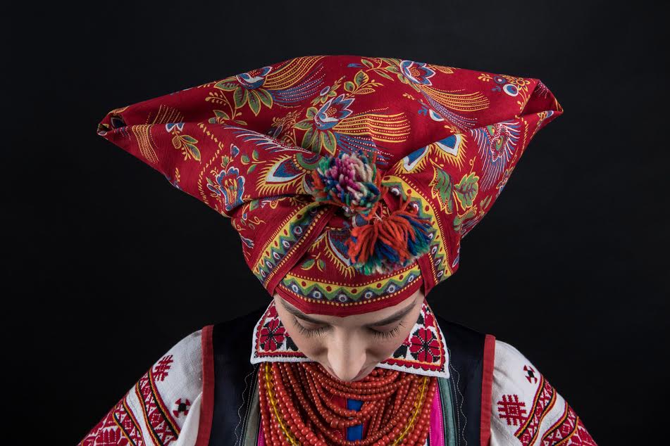 Роскошная фотосессия: украинские звезды снялись в украинских национальных костюмах