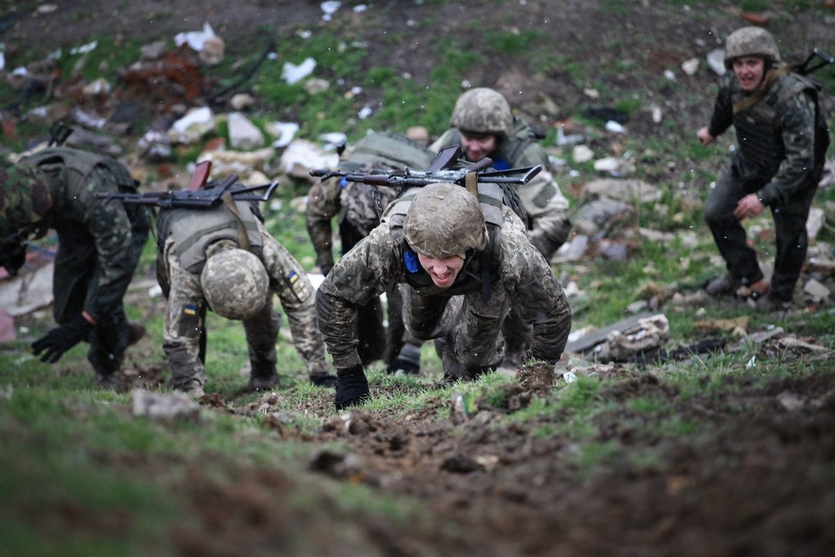 У Миколаєві 120 морпіхів отримали чорні берети У Миколаєві 120 морпіхів отримали чорні берети