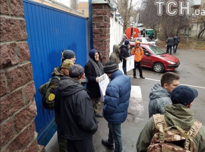 Активисты объяснили, зачем блокировали СИЗО во время видеодопроса Януковича