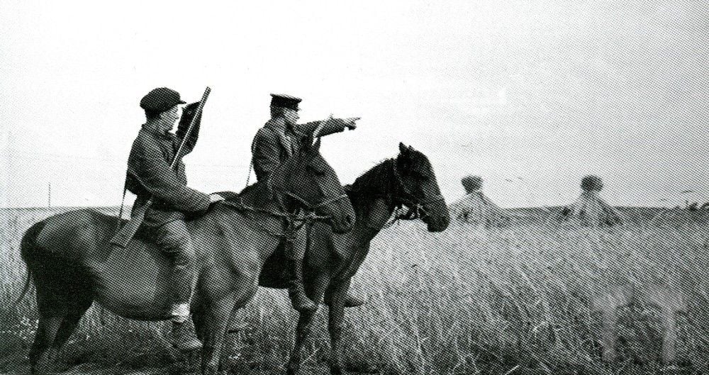Охранники урожая в колхозе им. Сталина, 1947