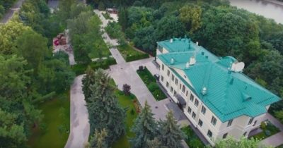 Устроился как генсек. Навальный рассказал о роскошном особняке "кошелька" Путина