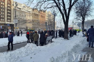 Протесты в Киеве. Перекрытый Крещатик, авто на литовских номерах и сотни митингующих под Радой