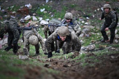 У Миколаєві 120 морпіхів отримали чорні берети У Миколаєві 120 морпіхів отримали чорні берети