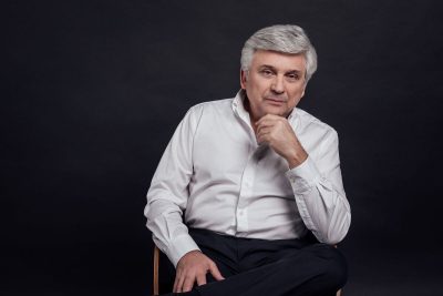 Начался чат с поэтом и писателем Александром Коротко