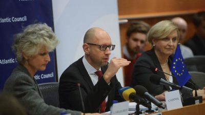 Яценюк: Единственный рецепт для нас — вместе бороться против тех, кто хочет убить демократию в мире