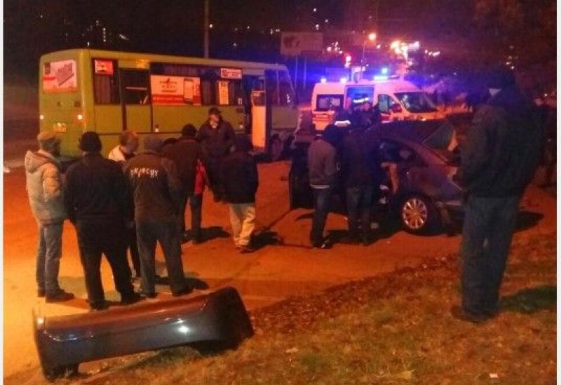 Жуткое ДТП в Харькове. Маршрутка протаранила легковушку, есть погибшие и раненые
