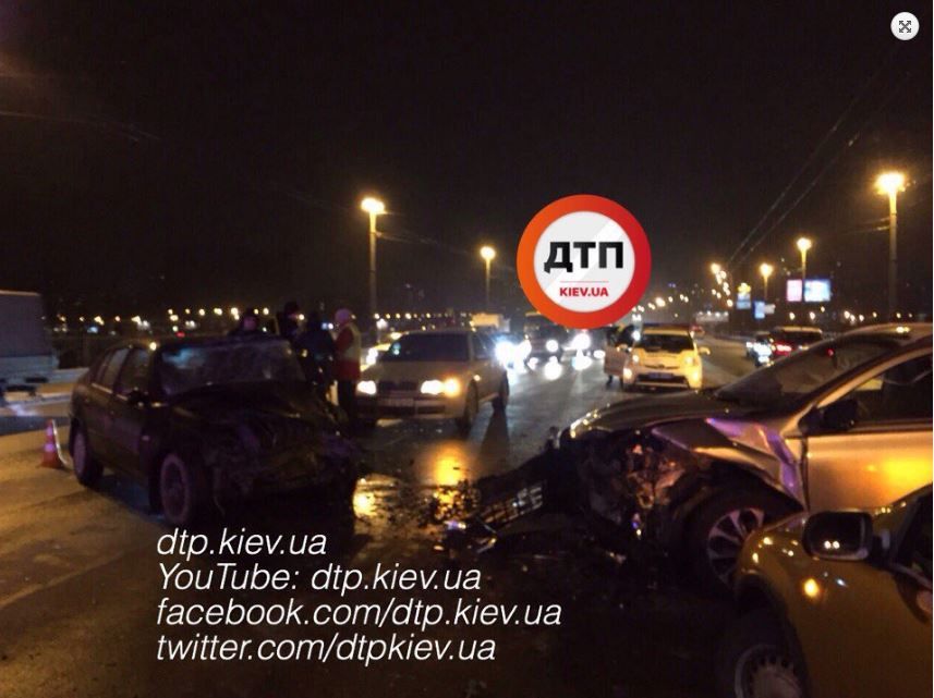 Масштабное ДТП на мосту Патона в Киеве: есть пострадавшие
