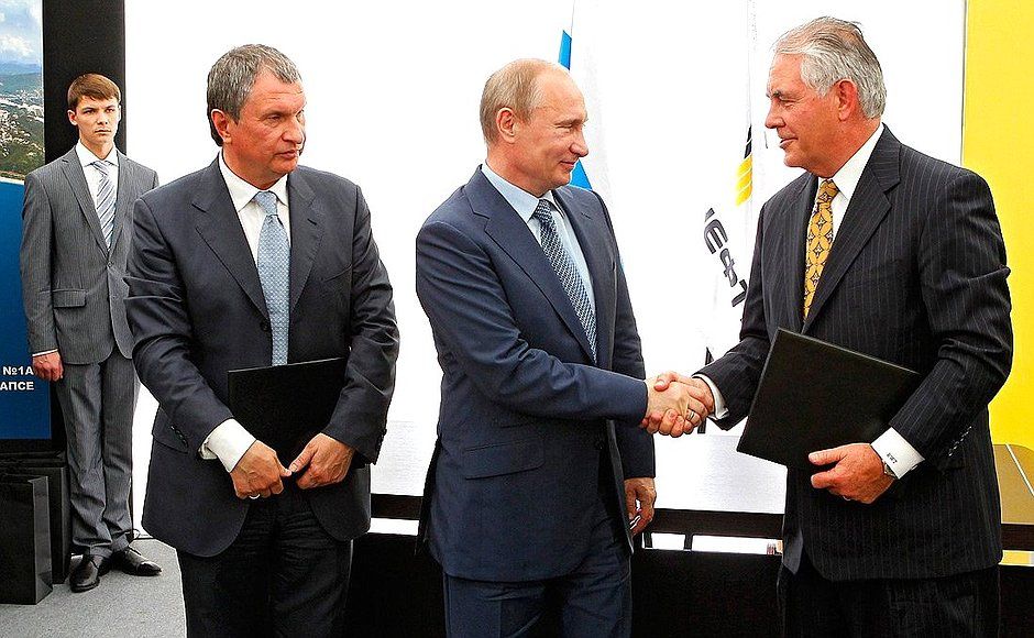 Игорь Сечин, Владимир Путин и Рекс Тиллерсон Игорь Сечин, Владимир Путин и Рекс Тиллерсон