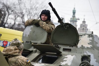 По главной улице с оркестром. Во Львове прошел марш защитников Украины: фото и видео