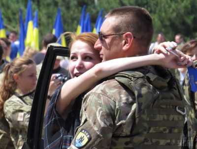 Военный с девушкой Военный с девушкой
