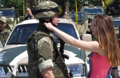 Военный с девушкой