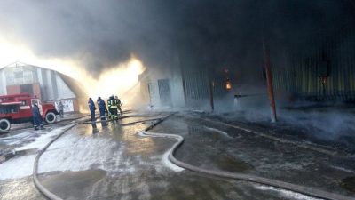 Под Киевом горит склад одежды и бытовой химии: опубликованы фото и видео
