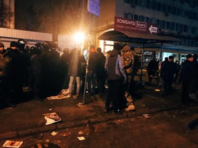В Киеве неизвестные снова громили МАФы, владельцы дали бой "титушкам": опубликованы фото и видео