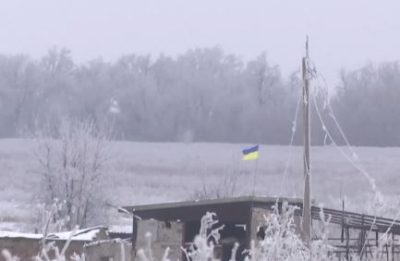 Флаг Украины на передовой под Авдеевкой Флаг Украины на передовой под Авдеевкой