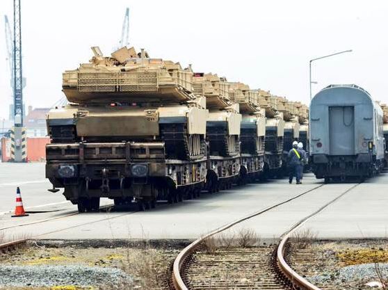 США перебросили в Германию танки и пушки для защиты от российской агрессии
