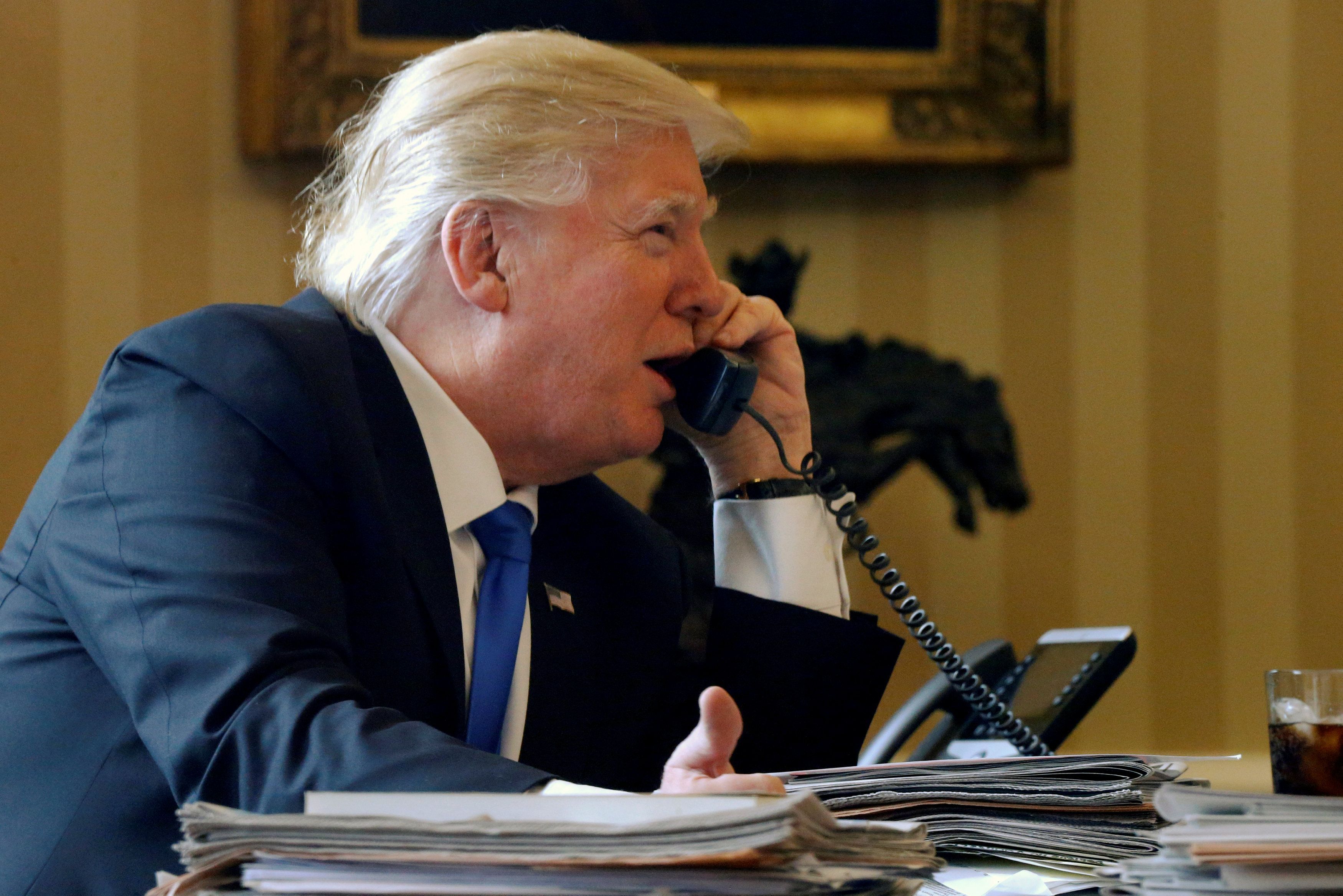 Трамп, телефон Трамп, телефон