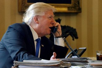 Трамп, телефон Трамп, телефон