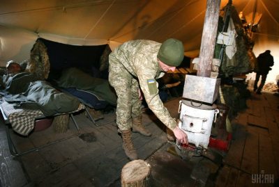 Боец в палатке Боец в палатке
