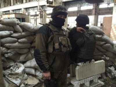 Силовики в промзоне Авдеевки, иллюстрация Силовики в промзоне Авдеевки, иллюстрация
