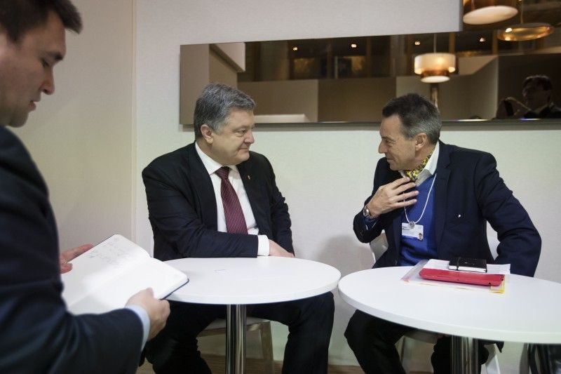 Порошенко в Давосе призвал освобождить украинских заложников в Крыму, на Донбассе и в тюрьмах России