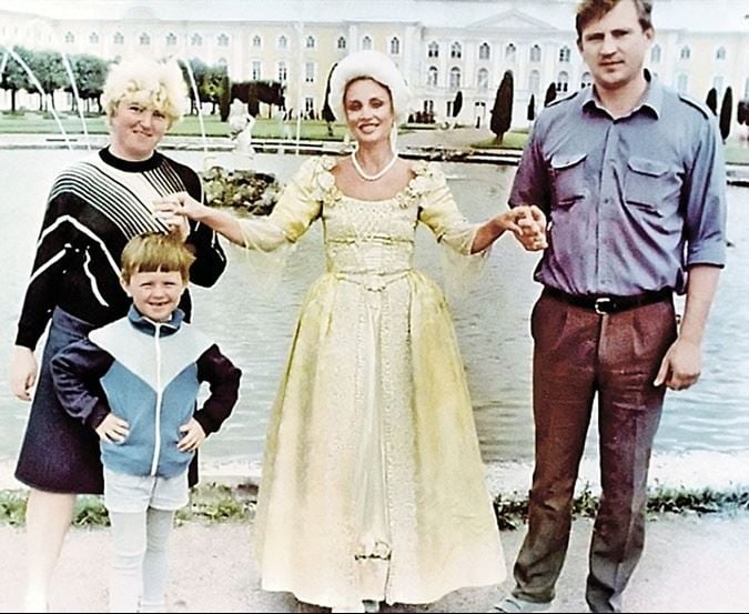 Андрей Захаренко с родителями Андрей Захаренко с родителями