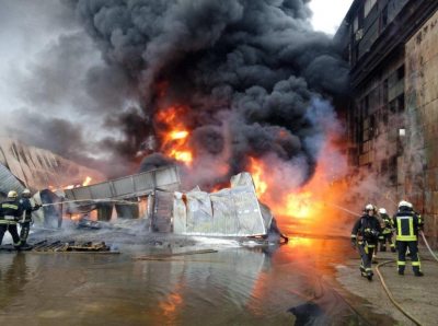 Подробности пожара на столичном Подоле: опубликованы новые фото