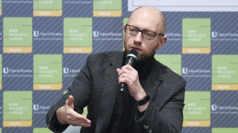 Яценюк: Минские соглашения должны быть изъяты из национального законодательства