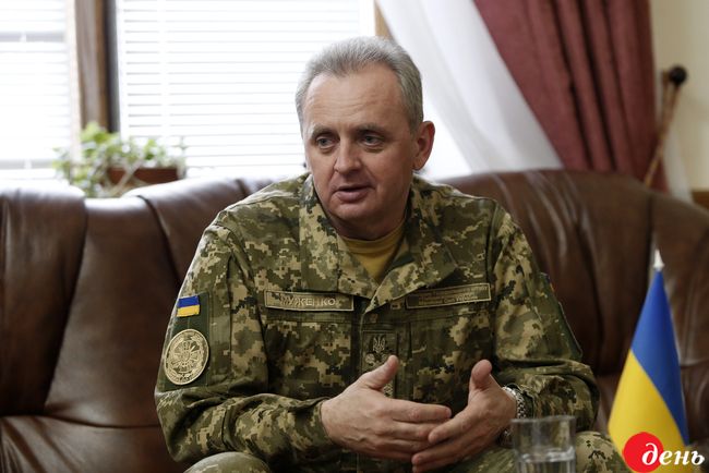 Муженко подсчитал российские танки и солдат на Донбассе