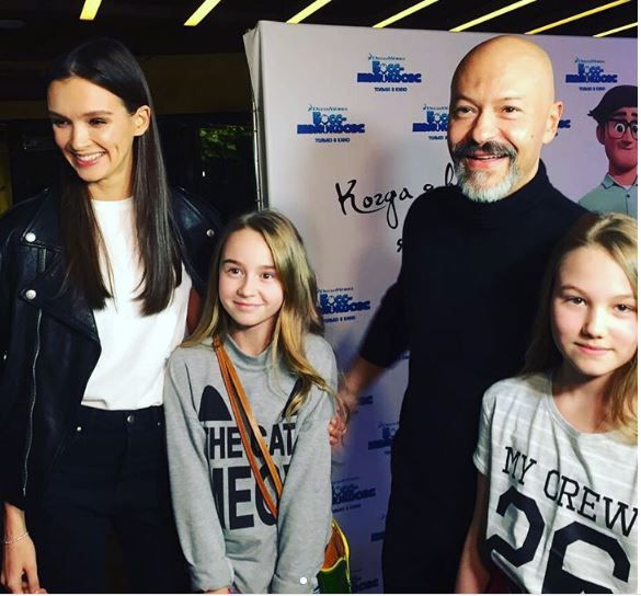 Федор Бондарчук познакомил Паулину Андрееву со своими внучками на премьере мультика, опубликовано видео