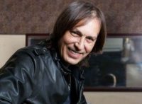 Інсульт сильно підкосив: співак Носков ледве встав з крісла під час свого концерту