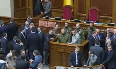 Люди в камуфляже вошли в Раду, заседание закрыто, опубликовано видео