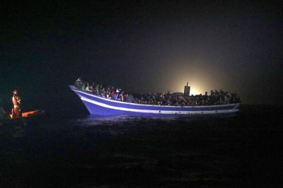 Беженцы в Средиземном море, иллюстрация. Беженцы в Средиземном море, иллюстрация.