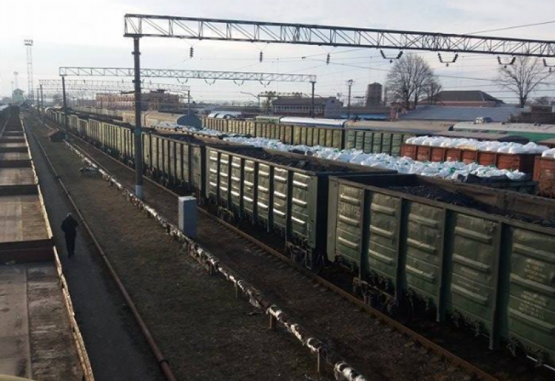 "Вішають локшину": експерт пояснив, як Україна активно торгує з "ЛДНР"