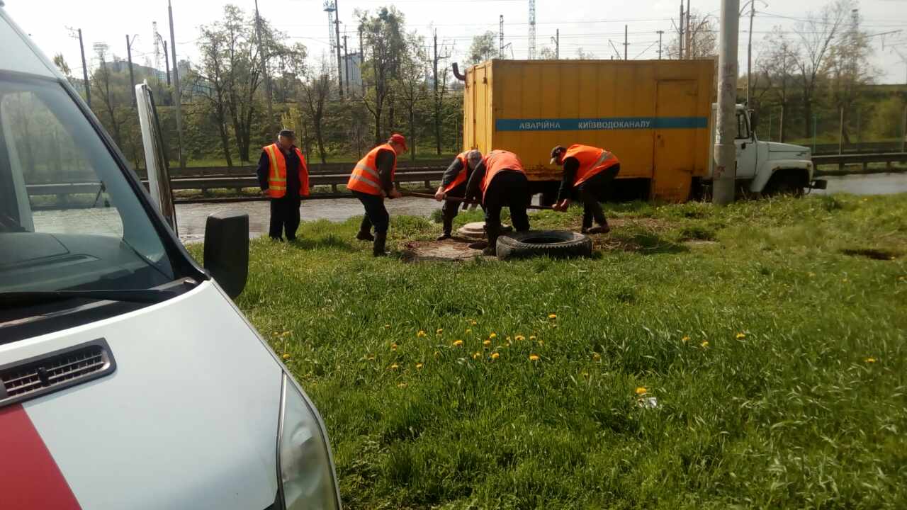 Потоп в Киеве. Движение по Борщаговской затруднено ...