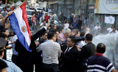 В Парагвае протестующие захватили и подожгли парламент, опубликованы фото