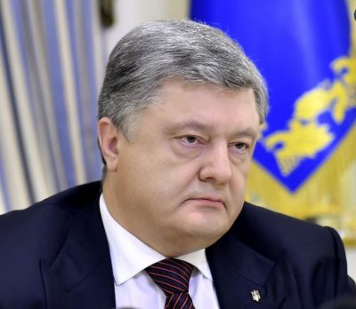 Порошенко требует приостановить решение о введении абонплаты за газ для населения