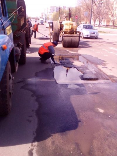 Для чего на Луганщине латают дороги: ремонт или коррупция?