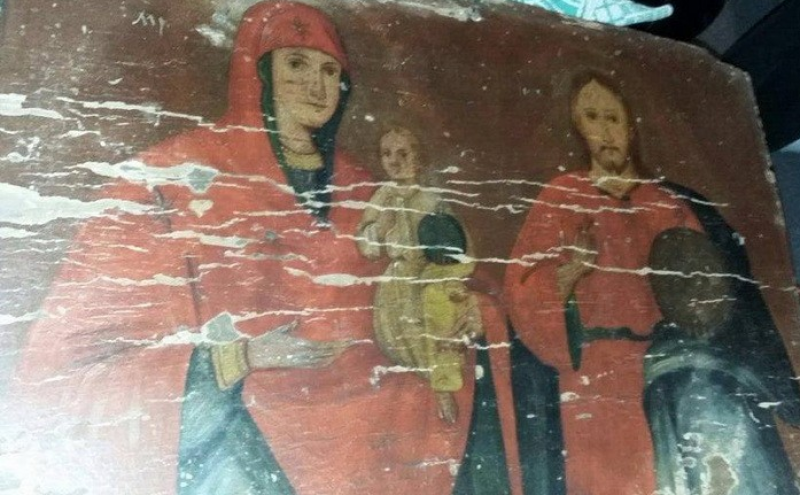 Из Украины в Россию мужчина пытался тайно вывезти старинные иконы и монеты: опубликованы фото