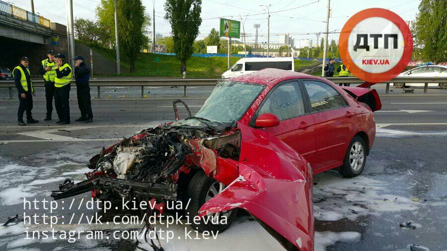 Жуткая авария с участием такси в Киеве: водитель погиб, пианисту-иностранцу оторвало руку