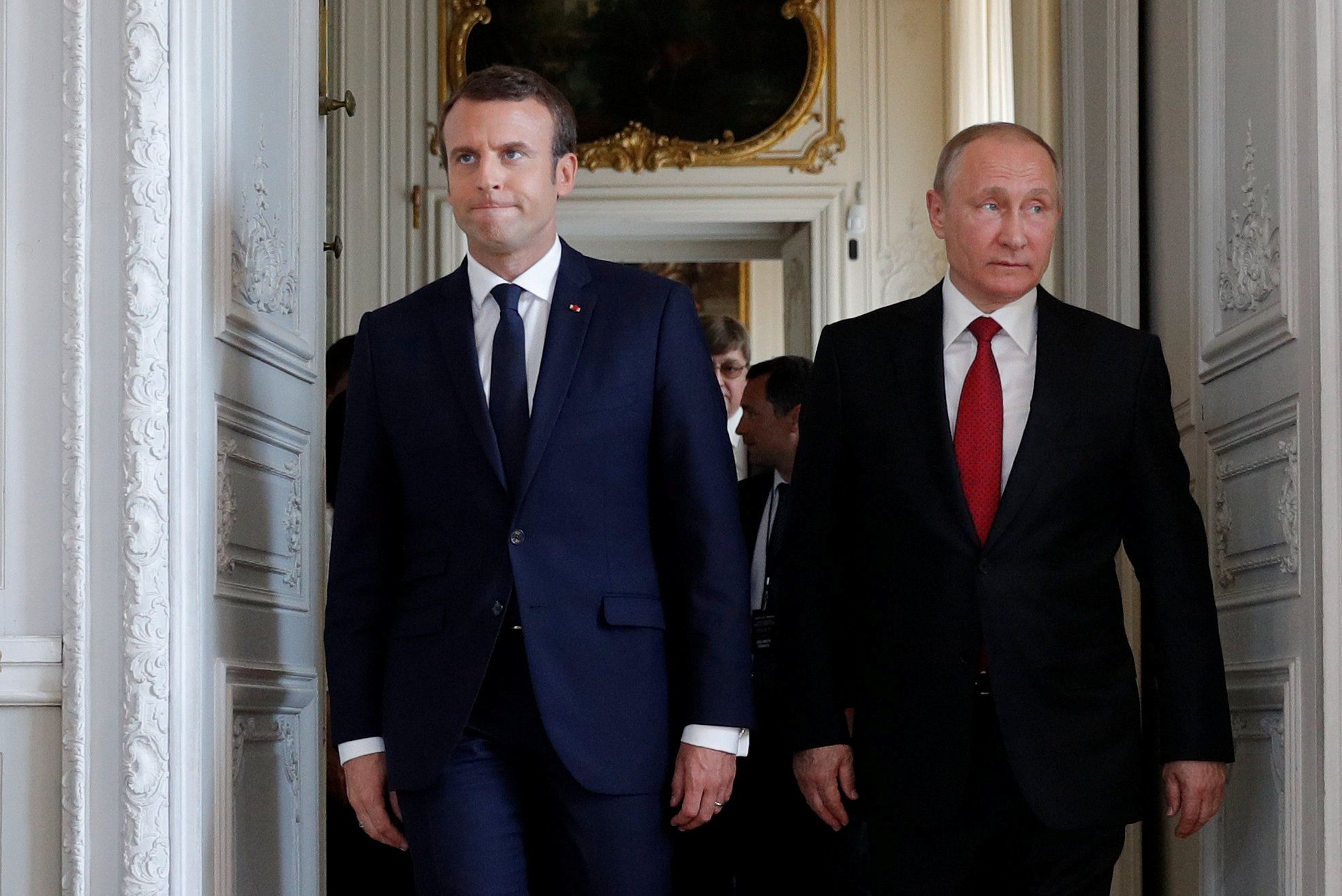Владимир Путин и Эммануэль Макрон Владимир Путин и Эммануэль Макрон