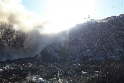 На Харьковщине горит мусорный полигон, опубликованы фото