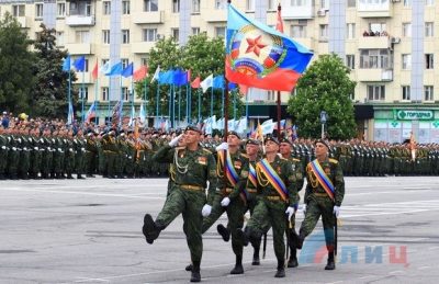 "Парад" в ЛНР. Танки, "Грады", "Бессмертный полк", опубликованы фото