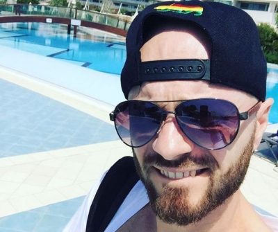 Влад Яма уехал с женой на отдых