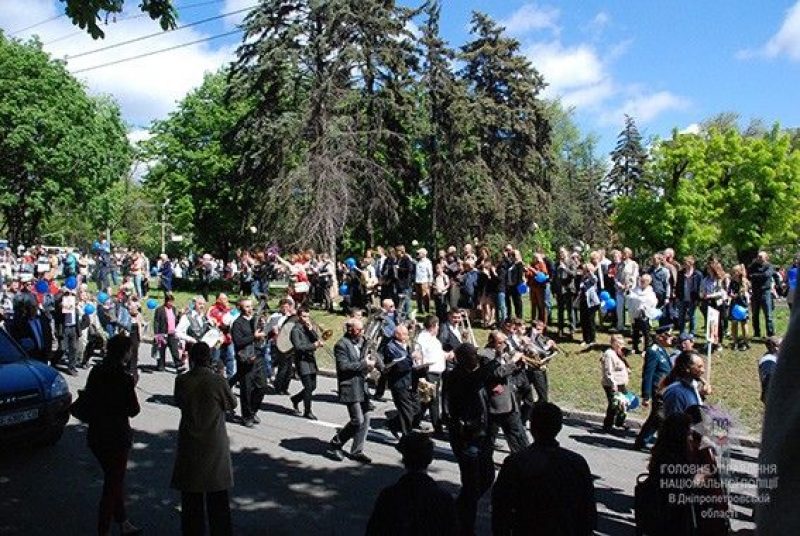 Луценко обещает разобраться с "титушками", напавшими на участников АТО в Днепре