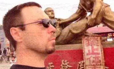 Виктор Пелевин сказал, что, по возможности, не вмешивается в политику Виктор Пелевин сказал, что, по возможности, не вмешивается в политику